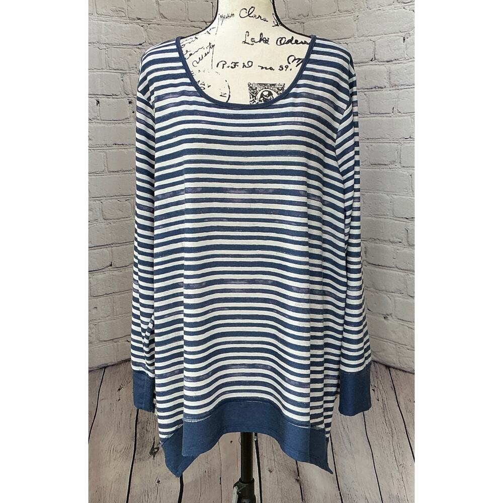 Avenue Women’s Striped Sharkbite Hem Sweatshirt (Size 26/28)